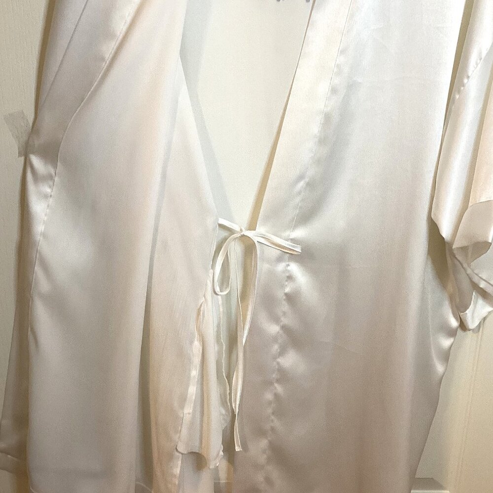 Victoria Secret 'I do' Women's White Silky Brides Bathrobe Wedding Short Robe - Picture 4 of 8
